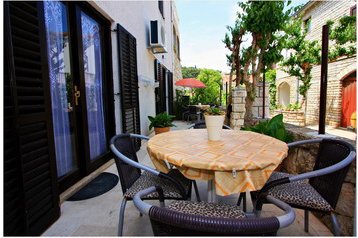 Croatia Privát Sutivan, Exterior